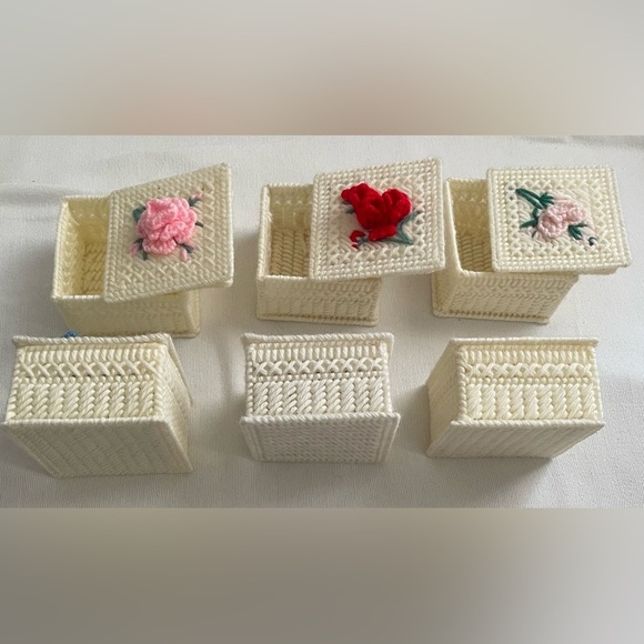 Set of 6 Handmade Plastic canvas & Yarn Floral Trinket Boxes - Picture 5 of 11